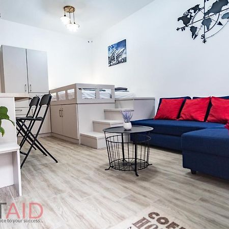 B17 Apartment - Hostaid Budapeste Exterior foto