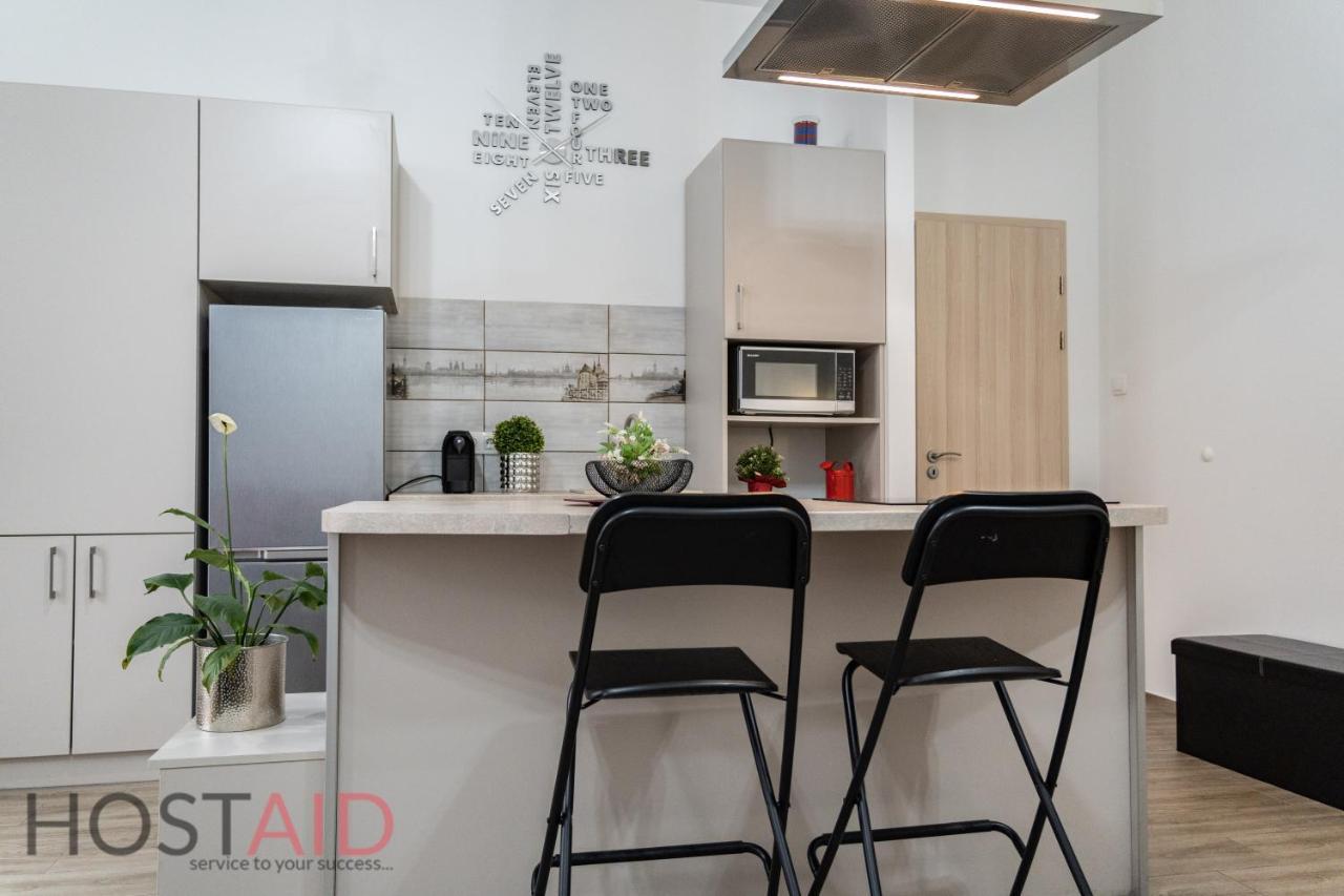 B17 Apartment - Hostaid Budapeste Exterior foto